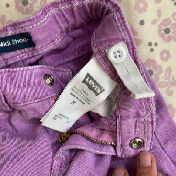 Purple Levi’s shorts - Picture 2 of 6